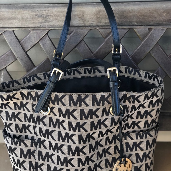 🌺🌹Michael kors signature logo tote bag - Picture 4 of 8